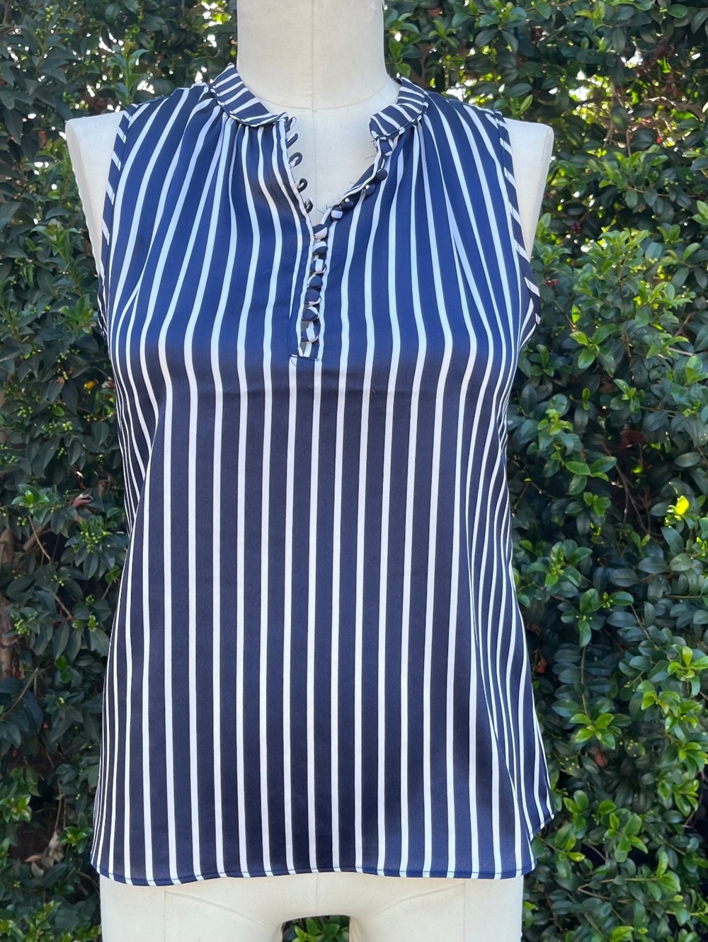 Banana Republic Petite XS Striped Sleeveless Blouse – Navy & White Button Front